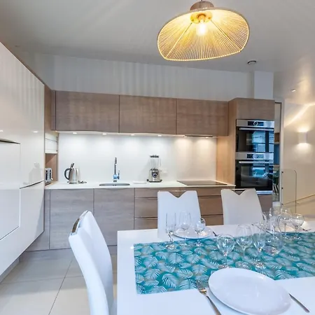 Luxurious 2 Bedroom Duplex On Place Morny Deauville Exterior photo