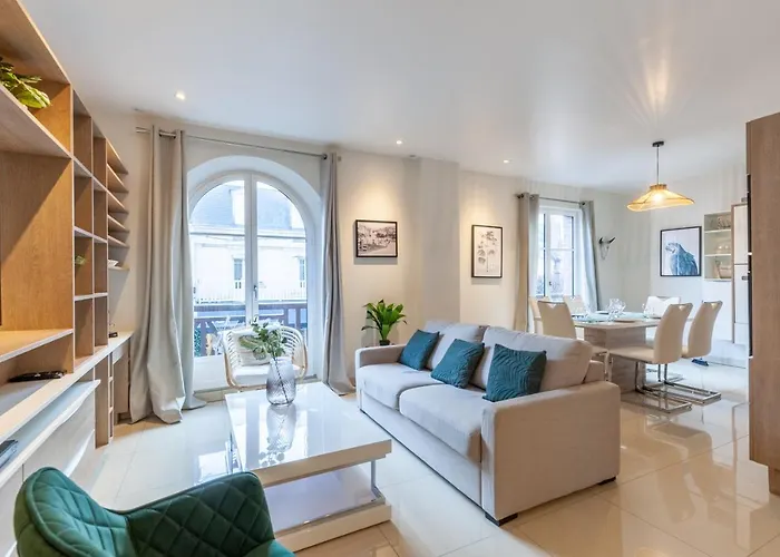 Luxurious 2 Bedroom Duplex On Place Morny