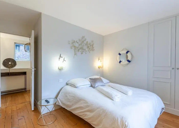 Luxurious 2 Bedroom Duplex On Place Morny
