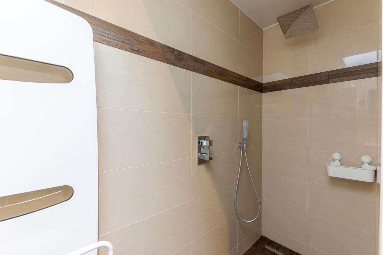 Luxurious 2 Bedroom Duplex On Place Morny Apartamento Deauville